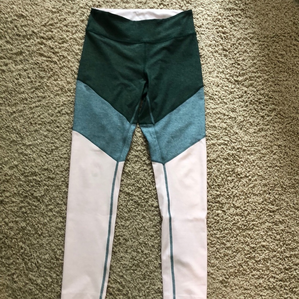 Outdoor Voices tri color 7/8 leggings